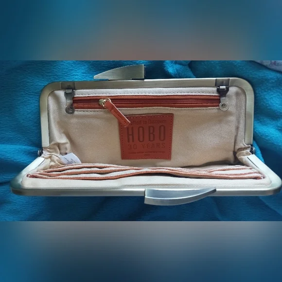 HOBO Hayley Wallet - Picture 3 of 5